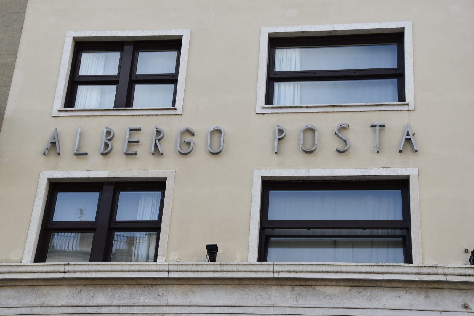 Albergo Posta - dettaglio della facciata